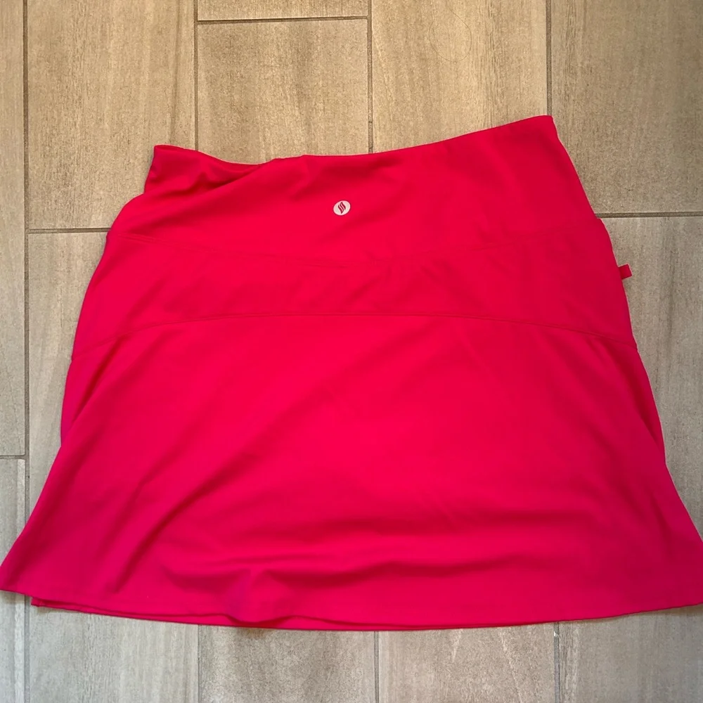Bright pink santiny golf/tennis skort - Picture 2 of 5